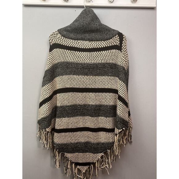 Frazzle Wide Stripe Detail Poncho Black and‎ White Womens One Size Knit Fringe - Picture 2 of 8